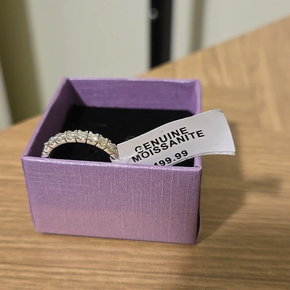 N/A genuine moissanite